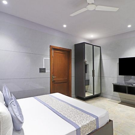 Hotel Preet Inn 05 Mints Walking Distance Nizamuddin Railway Station New Delhi Exterior foto