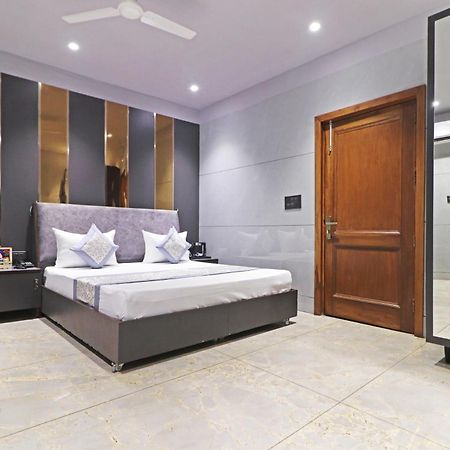 Hotel Preet Inn 05 Mints Walking Distance Nizamuddin Railway Station New Delhi Exterior foto