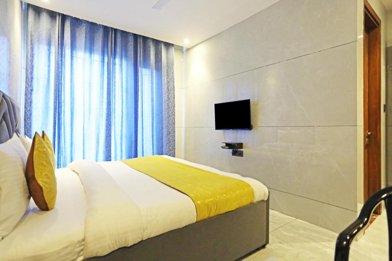 Hotel Preet Inn 05 Mints Walking Distance Nizamuddin Railway Station New Delhi Exterior foto