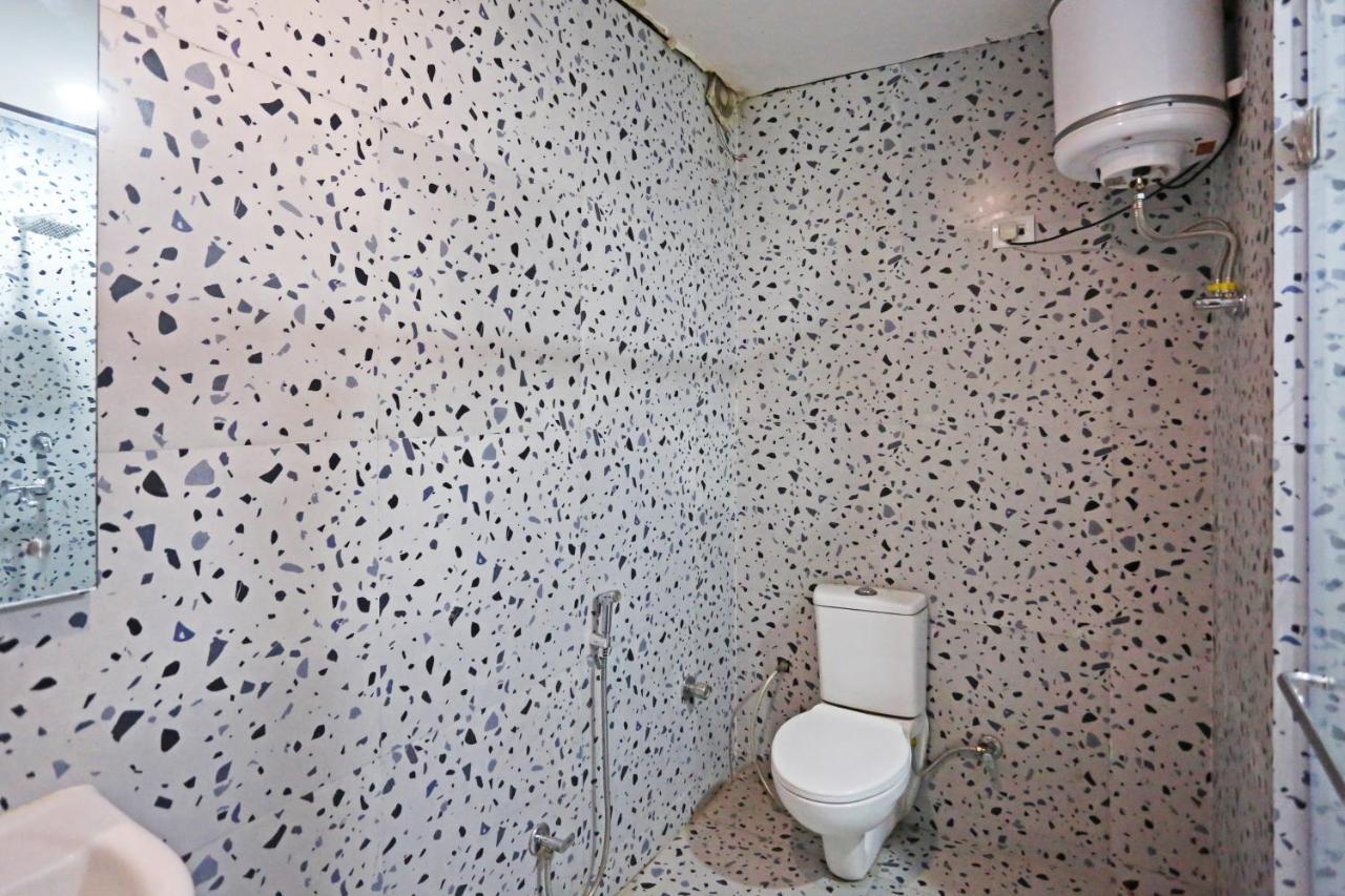 Hotel Preet Inn 05 Mints Walking Distance Nizamuddin Railway Station New Delhi Exterior foto