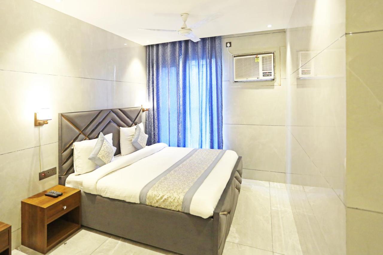 Hotel Preet Inn 05 Mints Walking Distance Nizamuddin Railway Station New Delhi Exterior foto