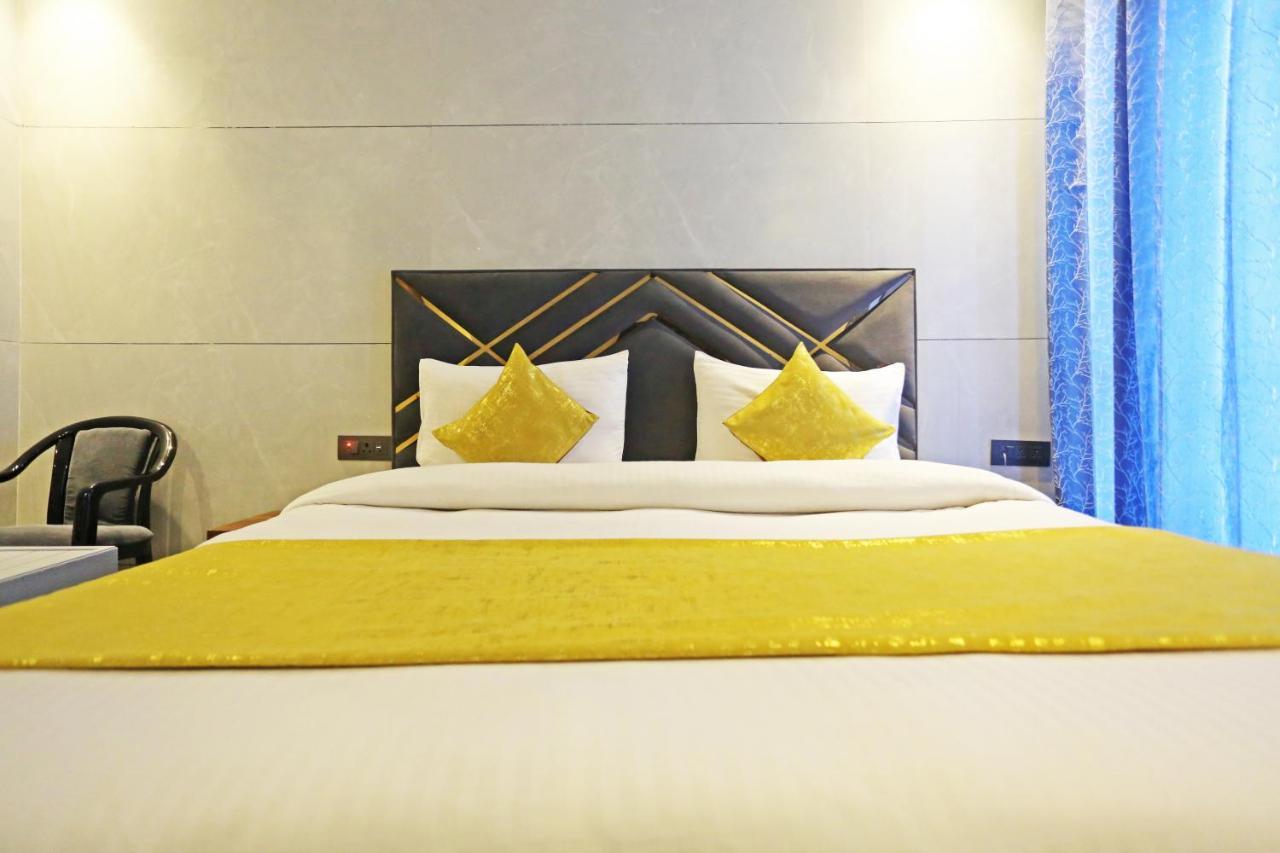Hotel Preet Inn 05 Mints Walking Distance Nizamuddin Railway Station New Delhi Exterior foto