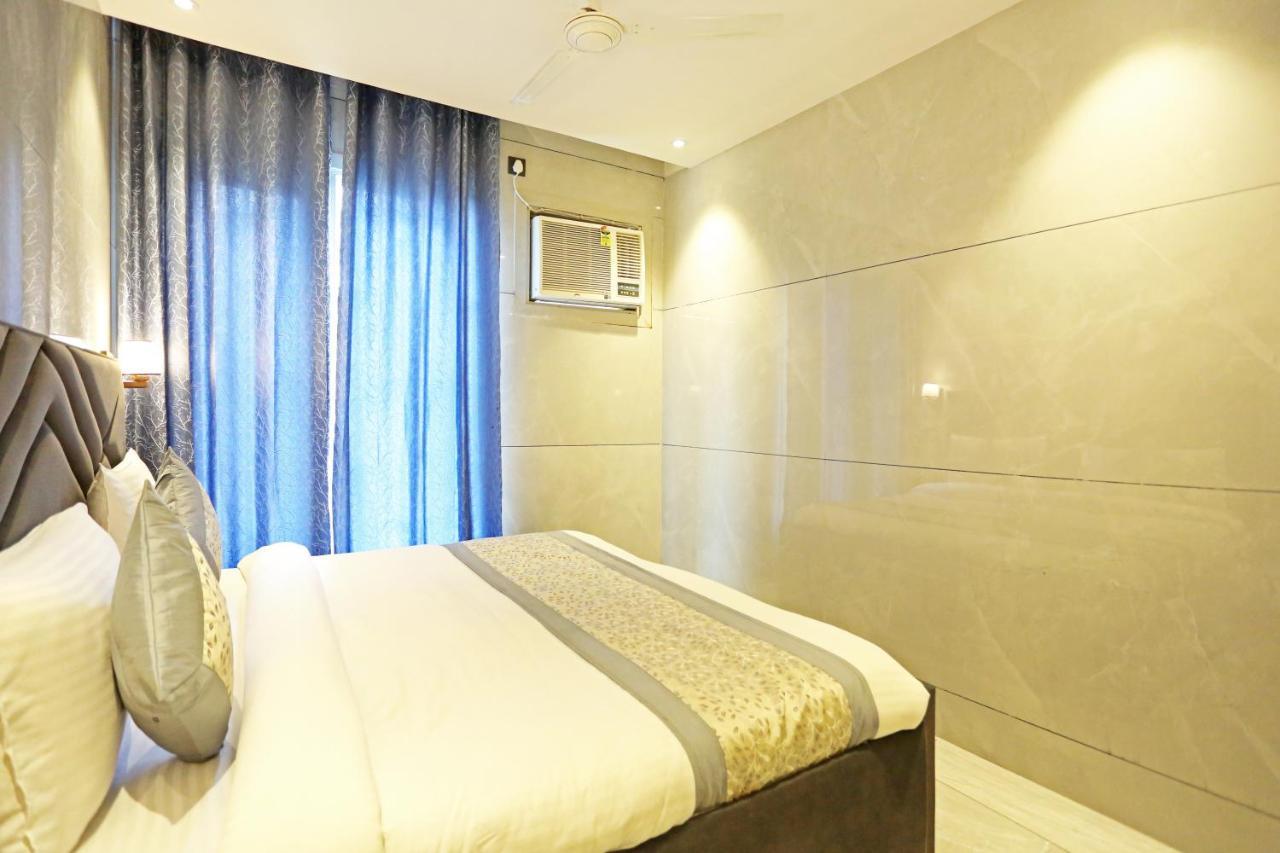 Hotel Preet Inn 05 Mints Walking Distance Nizamuddin Railway Station New Delhi Exterior foto