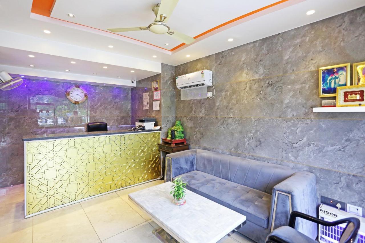 Hotel Preet Inn 05 Mints Walking Distance Nizamuddin Railway Station New Delhi Exterior foto