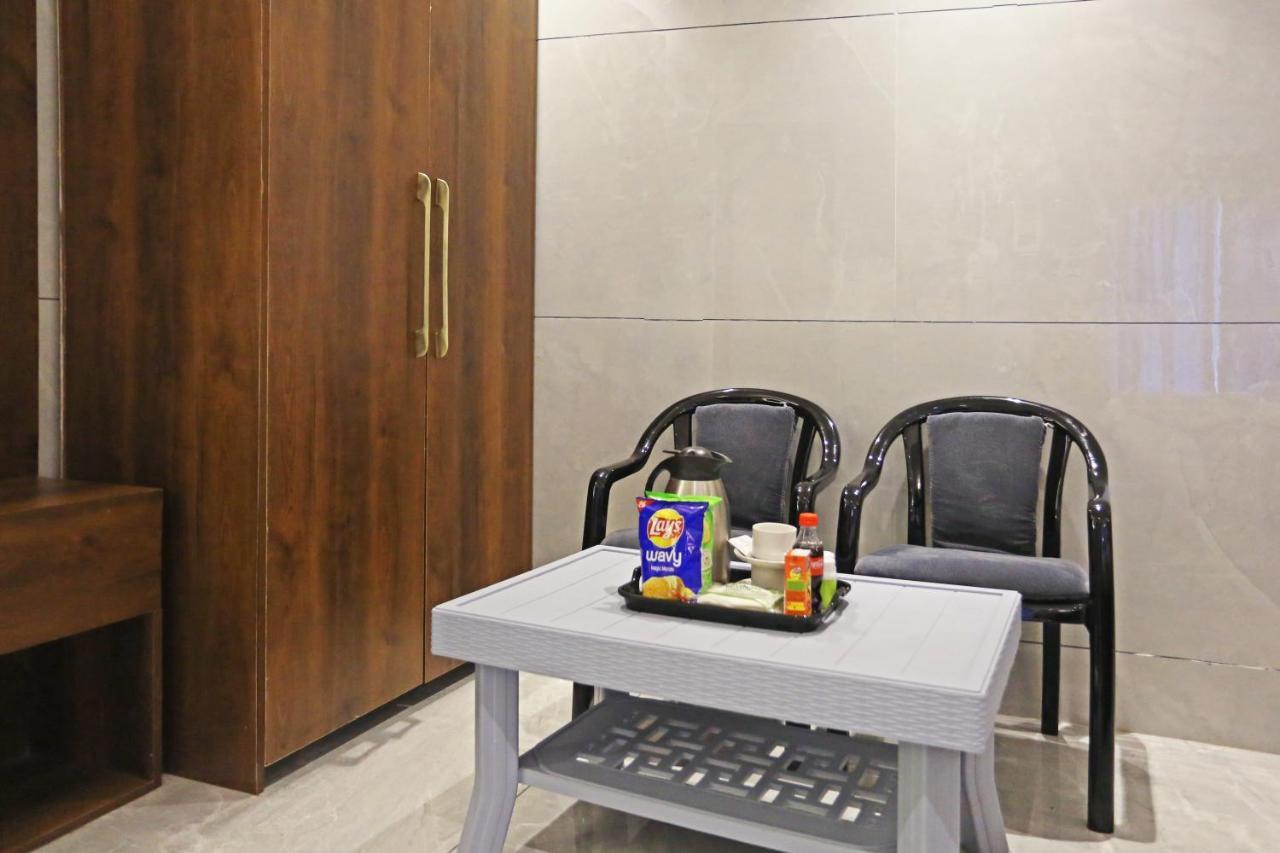 Hotel Preet Inn 05 Mints Walking Distance Nizamuddin Railway Station New Delhi Exterior foto