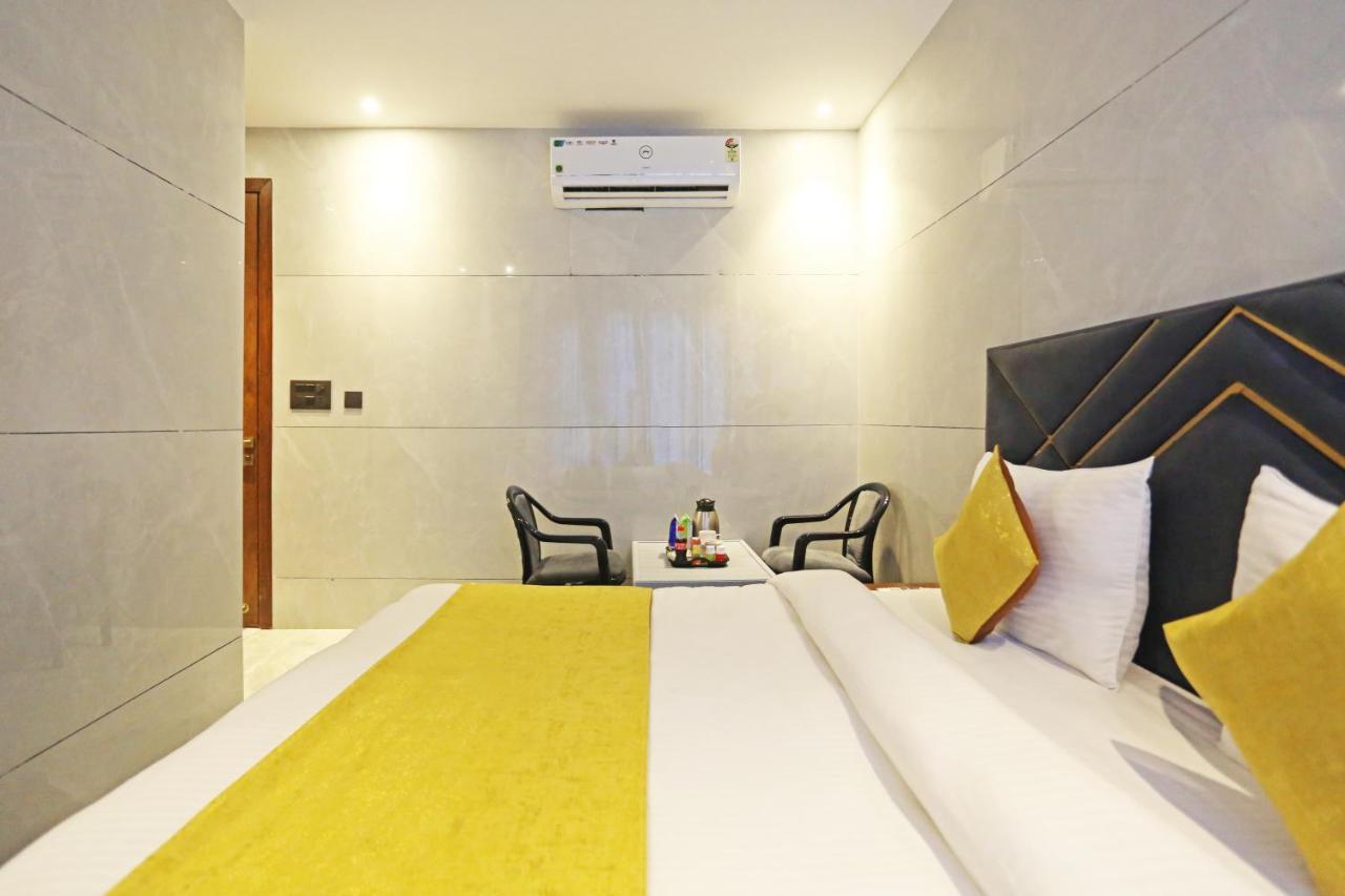Hotel Preet Inn 05 Mints Walking Distance Nizamuddin Railway Station New Delhi Exterior foto