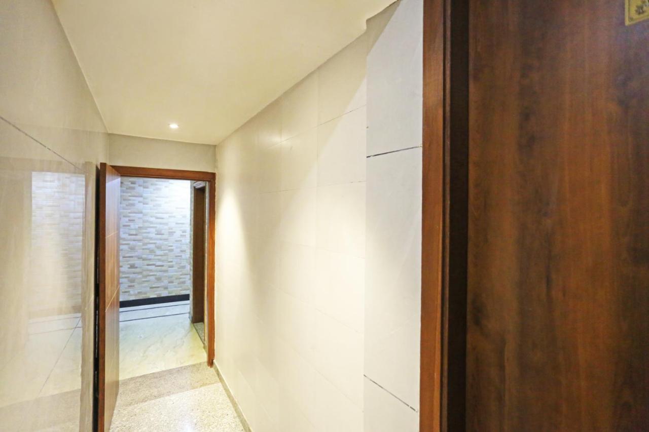 Hotel Preet Inn 05 Mints Walking Distance Nizamuddin Railway Station New Delhi Exterior foto