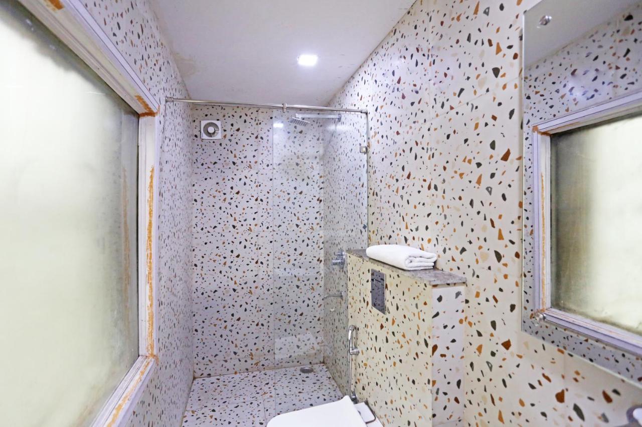 Hotel Preet Inn 05 Mints Walking Distance Nizamuddin Railway Station New Delhi Exterior foto