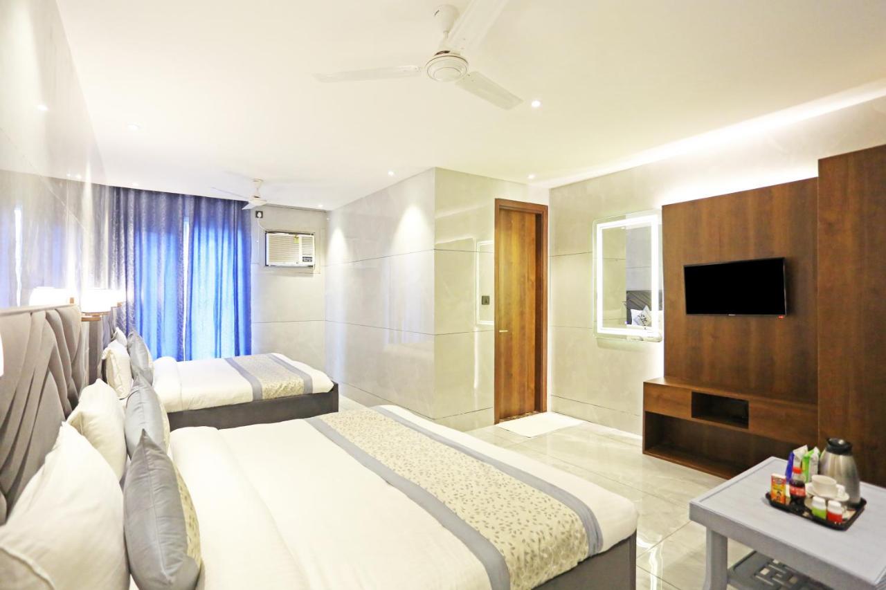 Hotel Preet Inn 05 Mints Walking Distance Nizamuddin Railway Station New Delhi Exterior foto