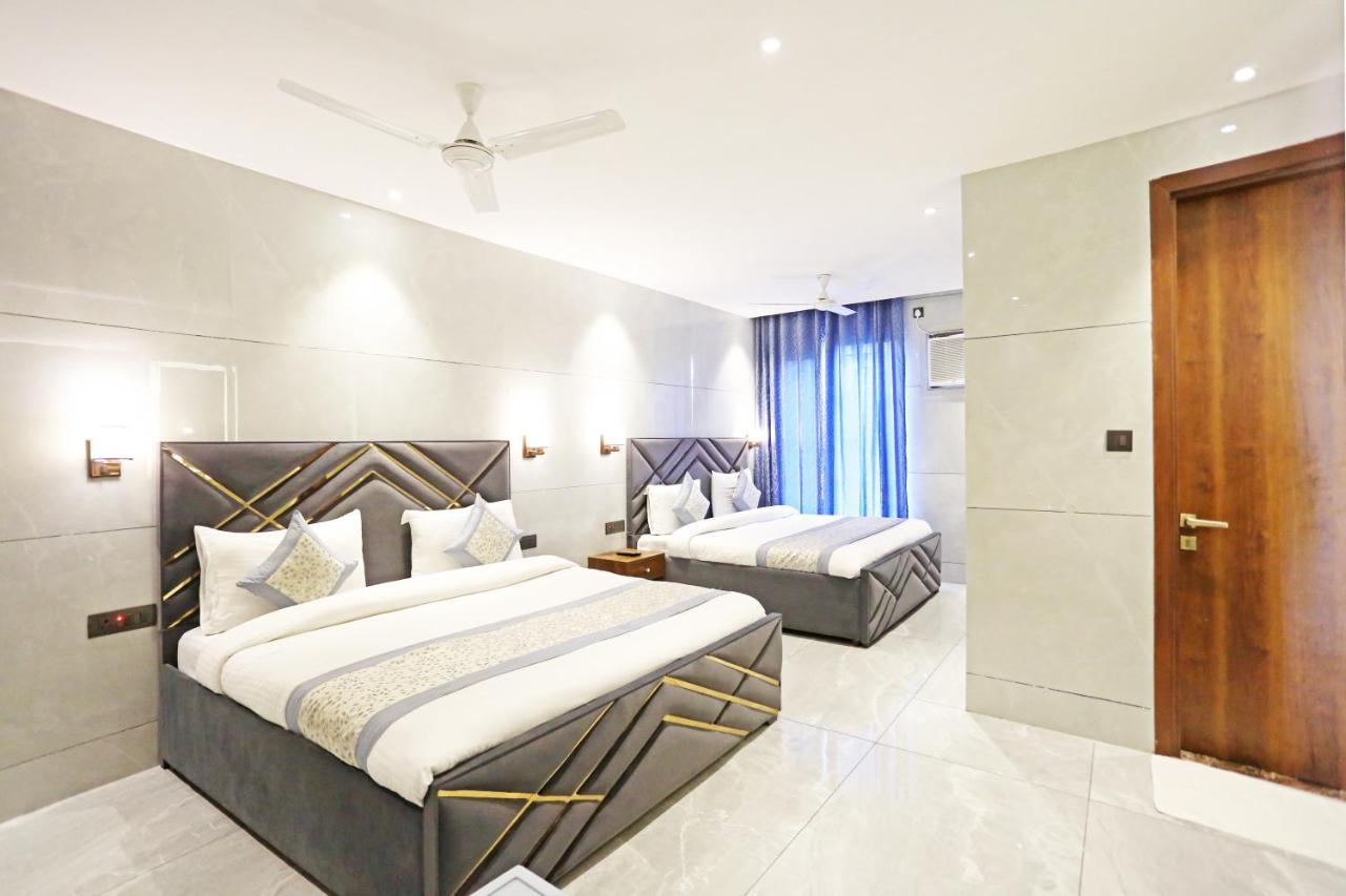Hotel Preet Inn 05 Mints Walking Distance Nizamuddin Railway Station New Delhi Exterior foto