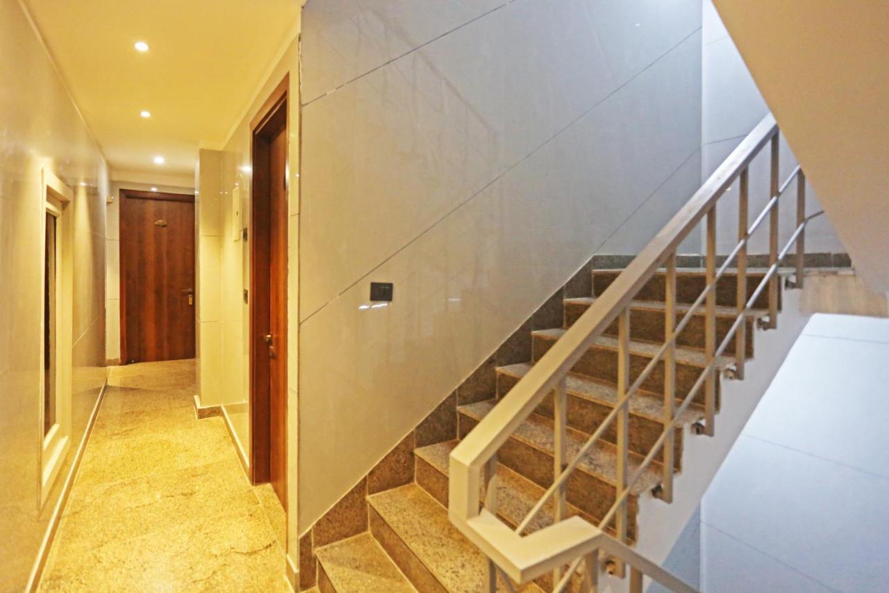 Hotel Preet Inn 05 Mints Walking Distance Nizamuddin Railway Station New Delhi Exterior foto