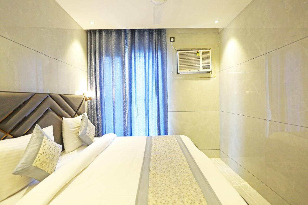 Hotel Preet Inn 05 Mints Walking Distance Nizamuddin Railway Station New Delhi Exterior foto