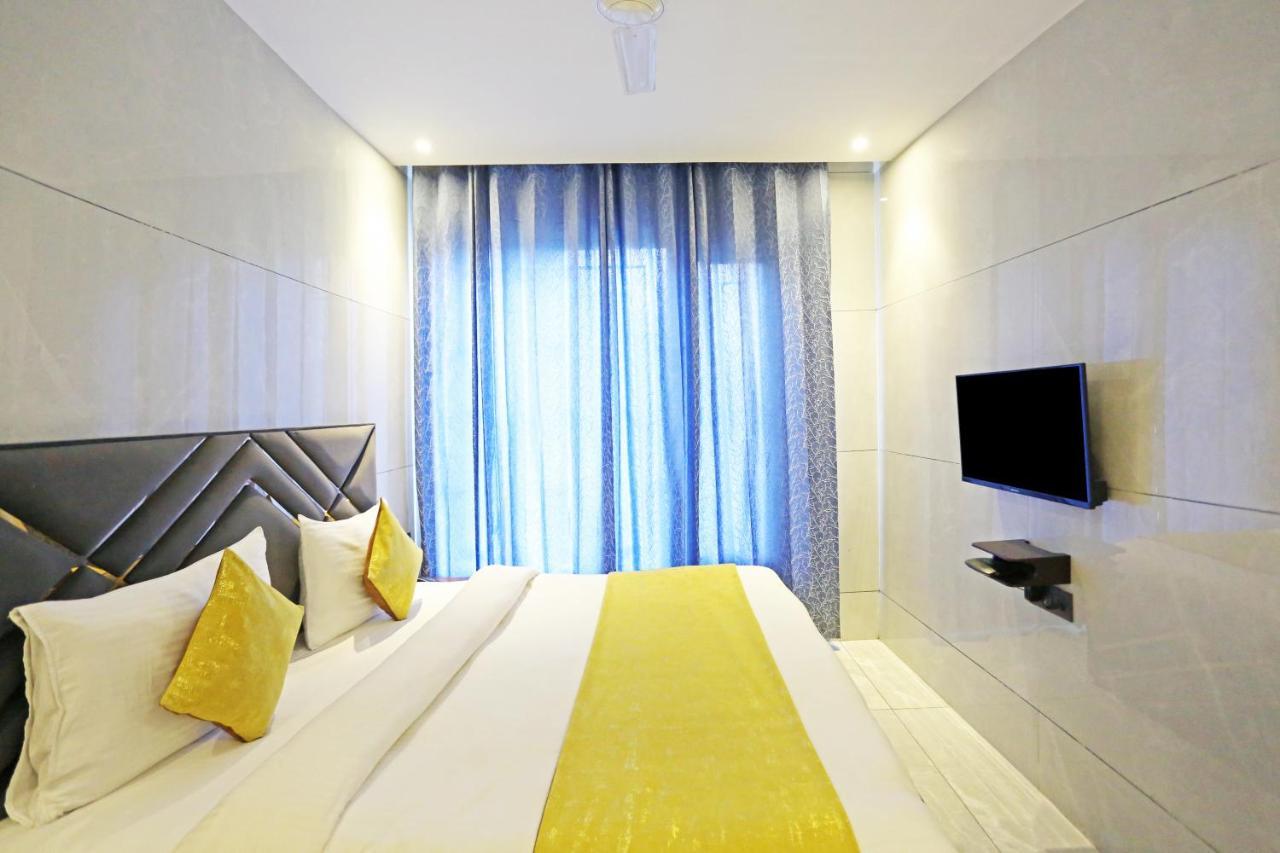 Hotel Preet Inn 05 Mints Walking Distance Nizamuddin Railway Station New Delhi Exterior foto