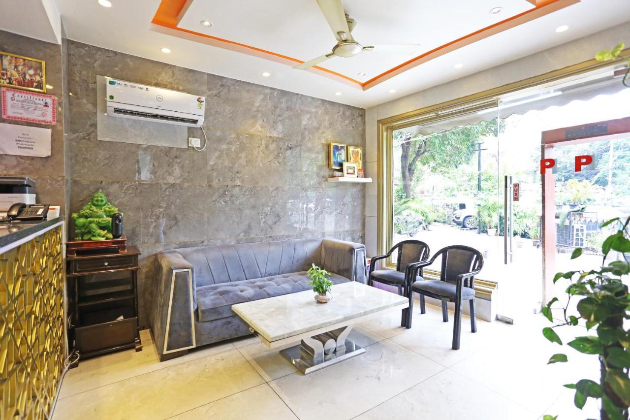 Hotel Preet Inn 05 Mints Walking Distance Nizamuddin Railway Station New Delhi Exterior foto