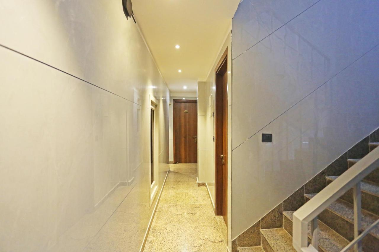 Hotel Preet Inn 05 Mints Walking Distance Nizamuddin Railway Station New Delhi Exterior foto