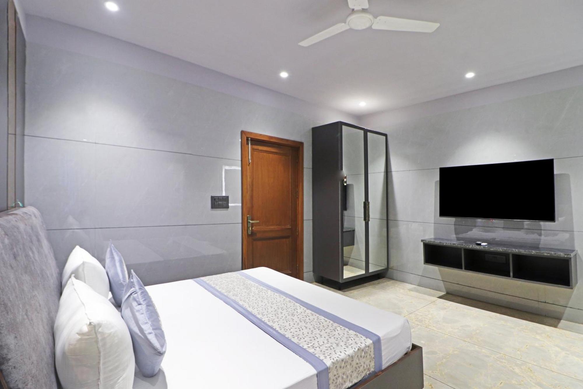 Hotel Preet Inn 05 Mints Walking Distance Nizamuddin Railway Station New Delhi Exterior foto