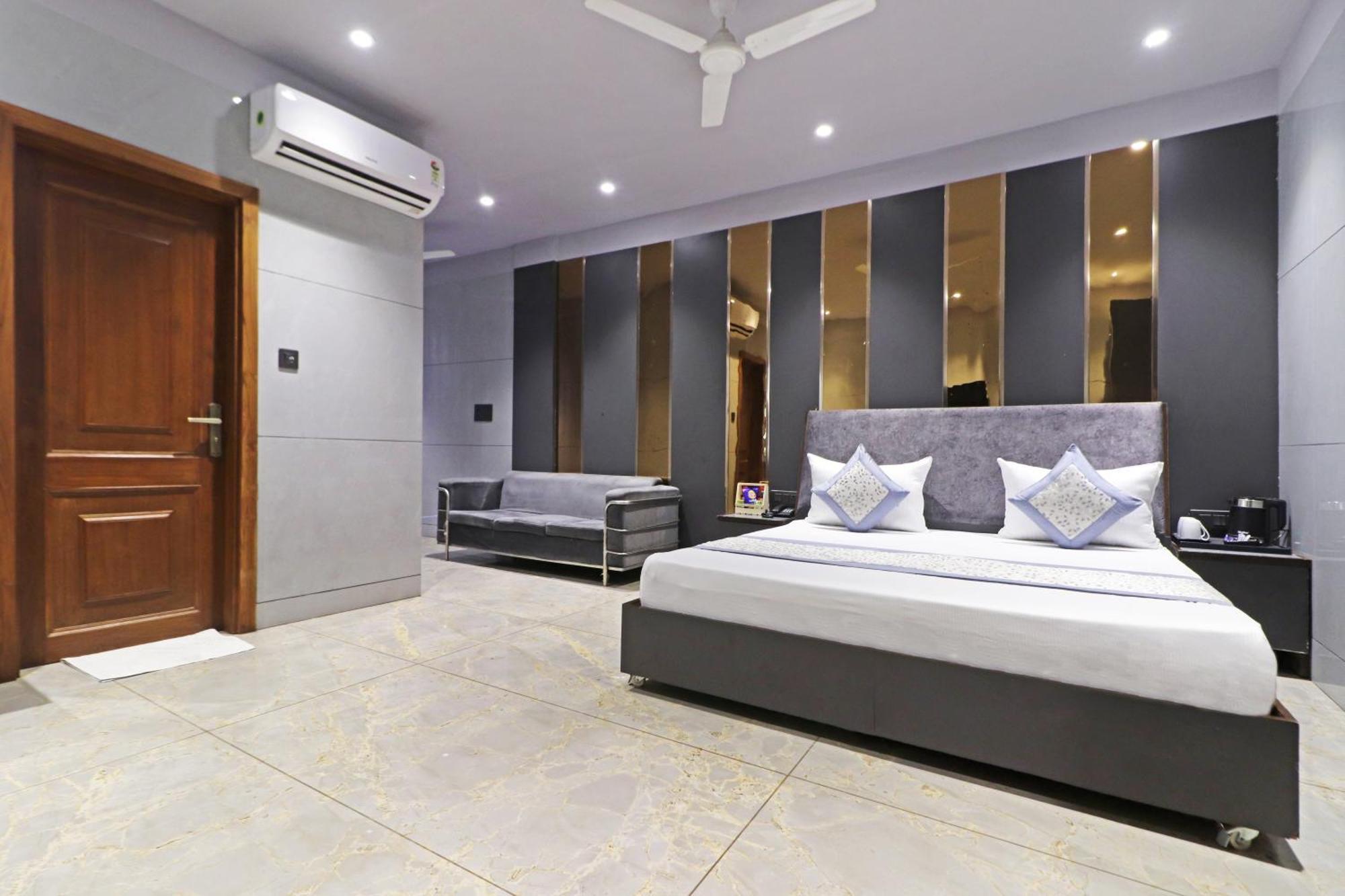 Hotel Preet Inn 05 Mints Walking Distance Nizamuddin Railway Station New Delhi Exterior foto