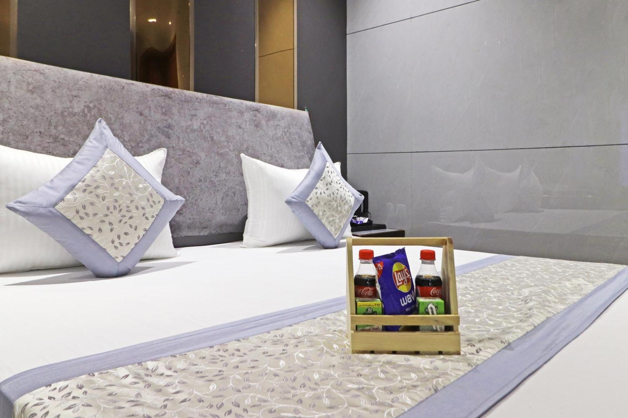 Hotel Preet Inn 05 Mints Walking Distance Nizamuddin Railway Station New Delhi Exterior foto