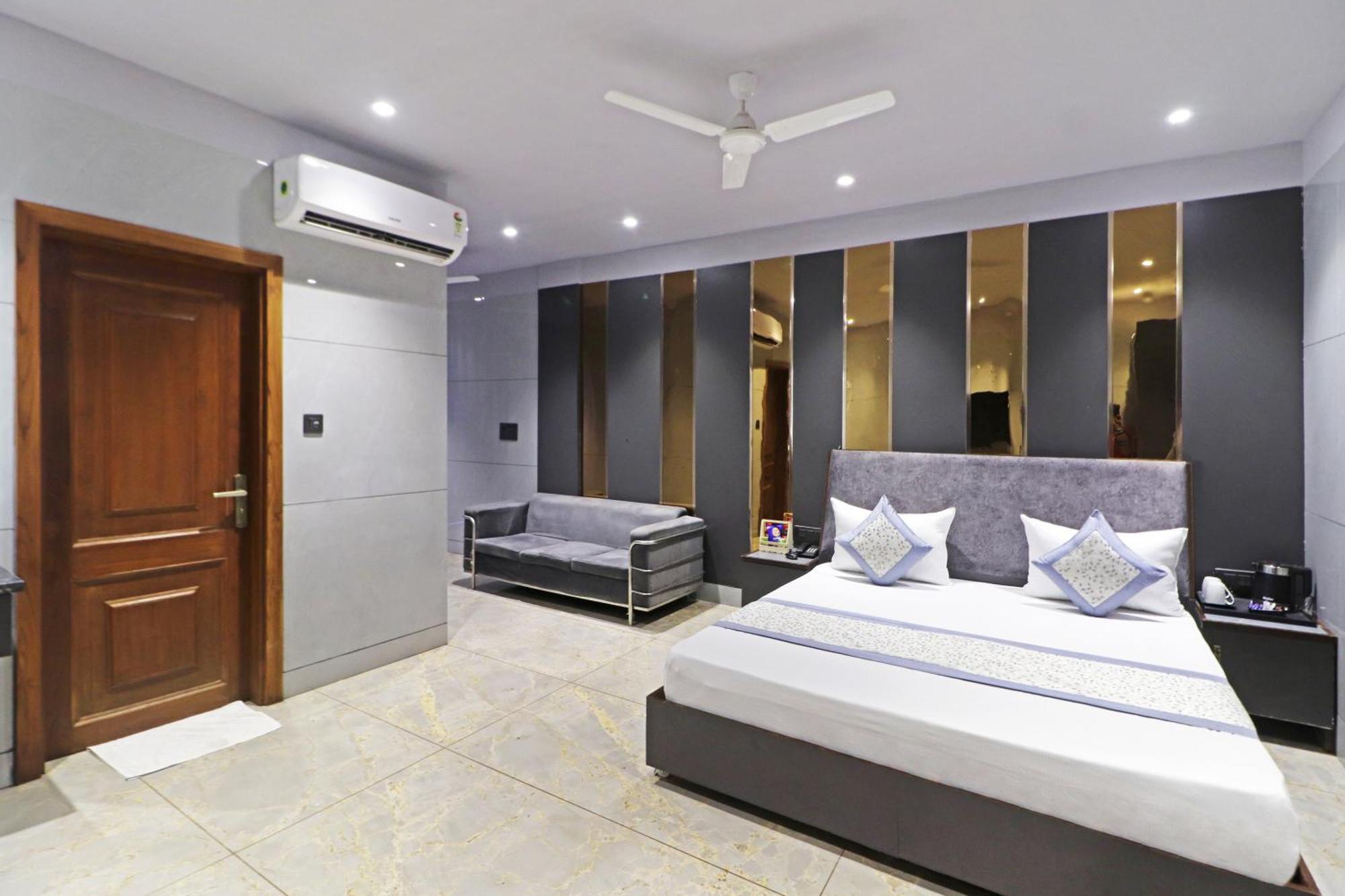Hotel Preet Inn 05 Mints Walking Distance Nizamuddin Railway Station New Delhi Exterior foto
