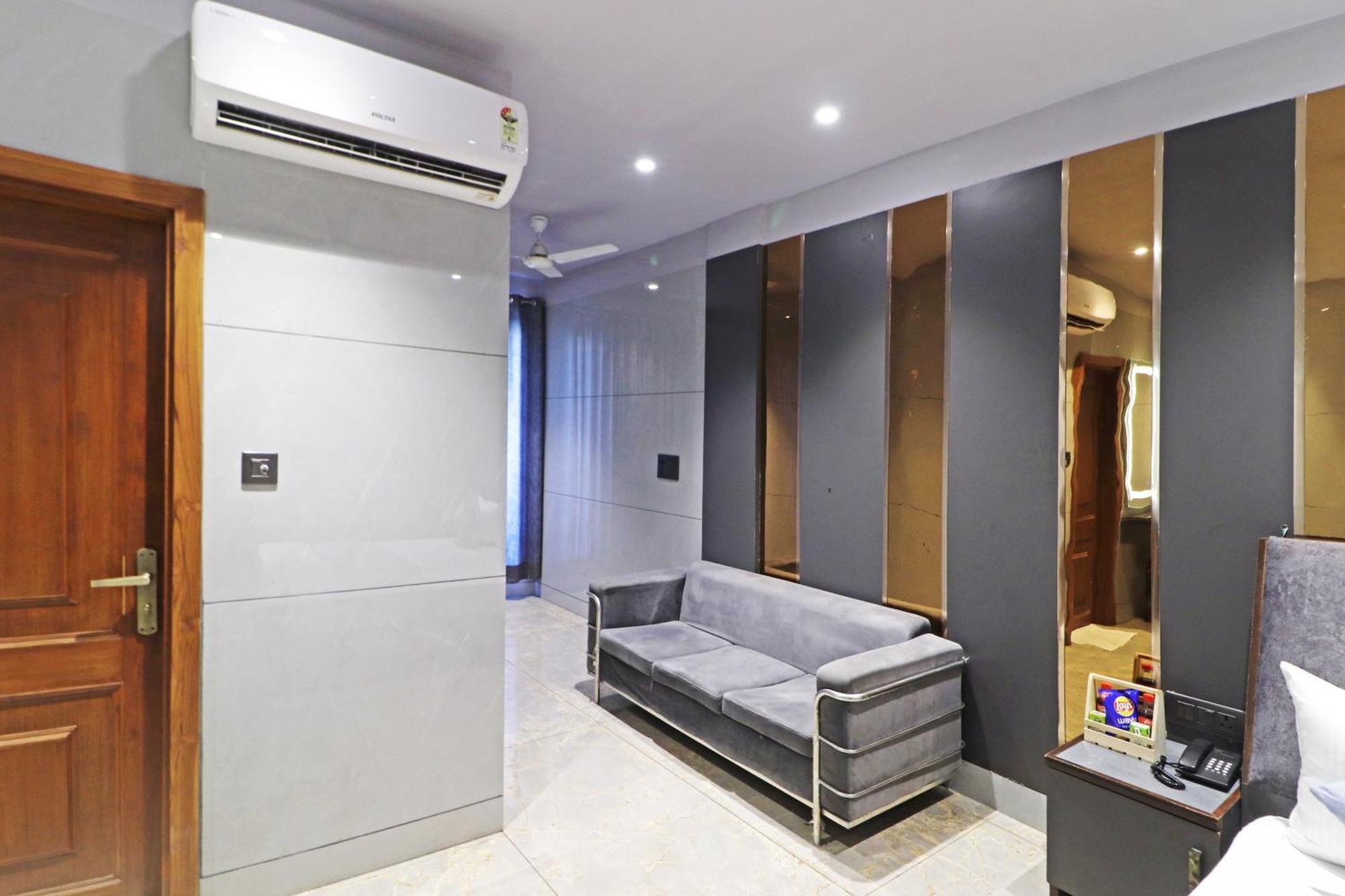 Hotel Preet Inn 05 Mints Walking Distance Nizamuddin Railway Station New Delhi Exterior foto