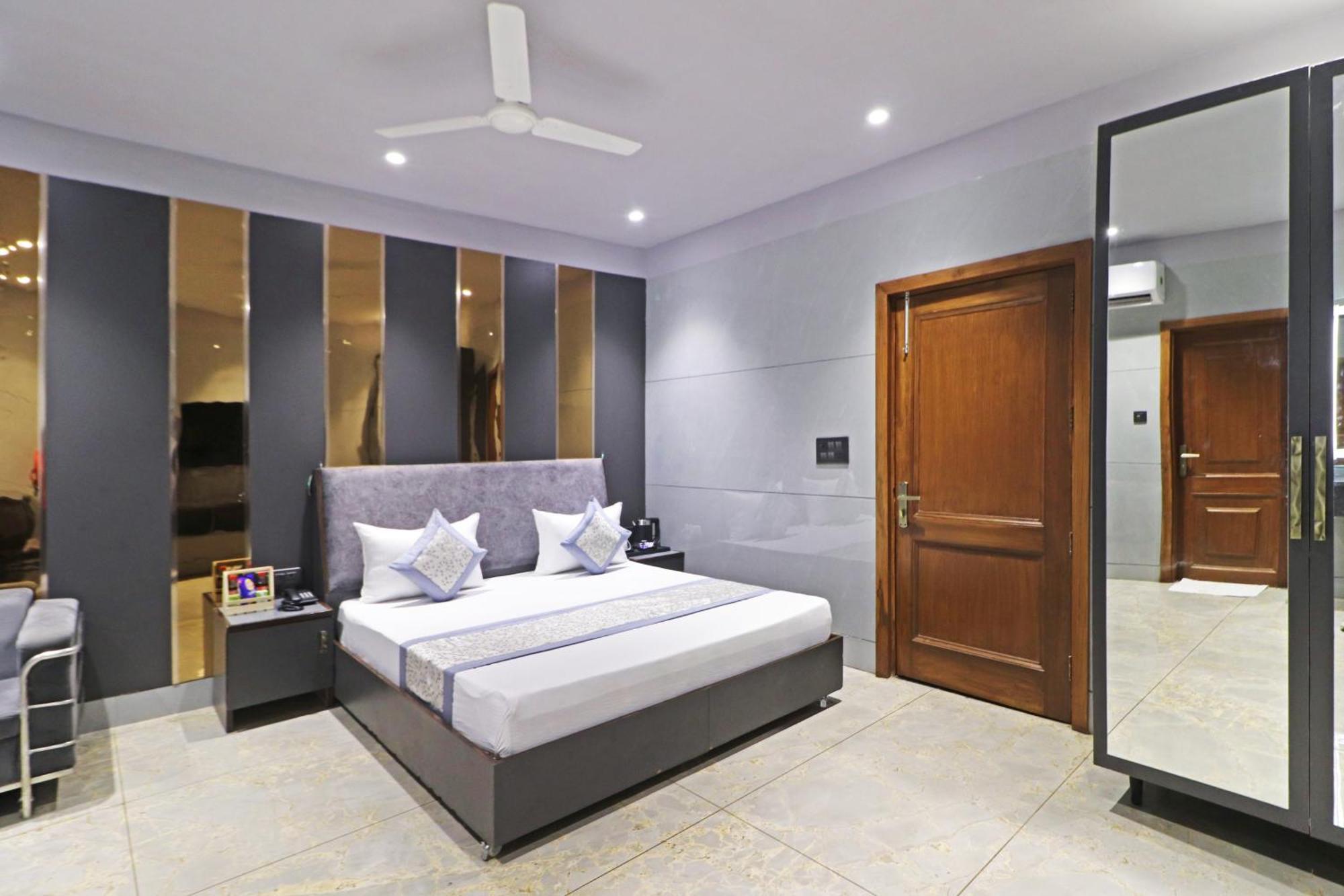 Hotel Preet Inn 05 Mints Walking Distance Nizamuddin Railway Station New Delhi Exterior foto