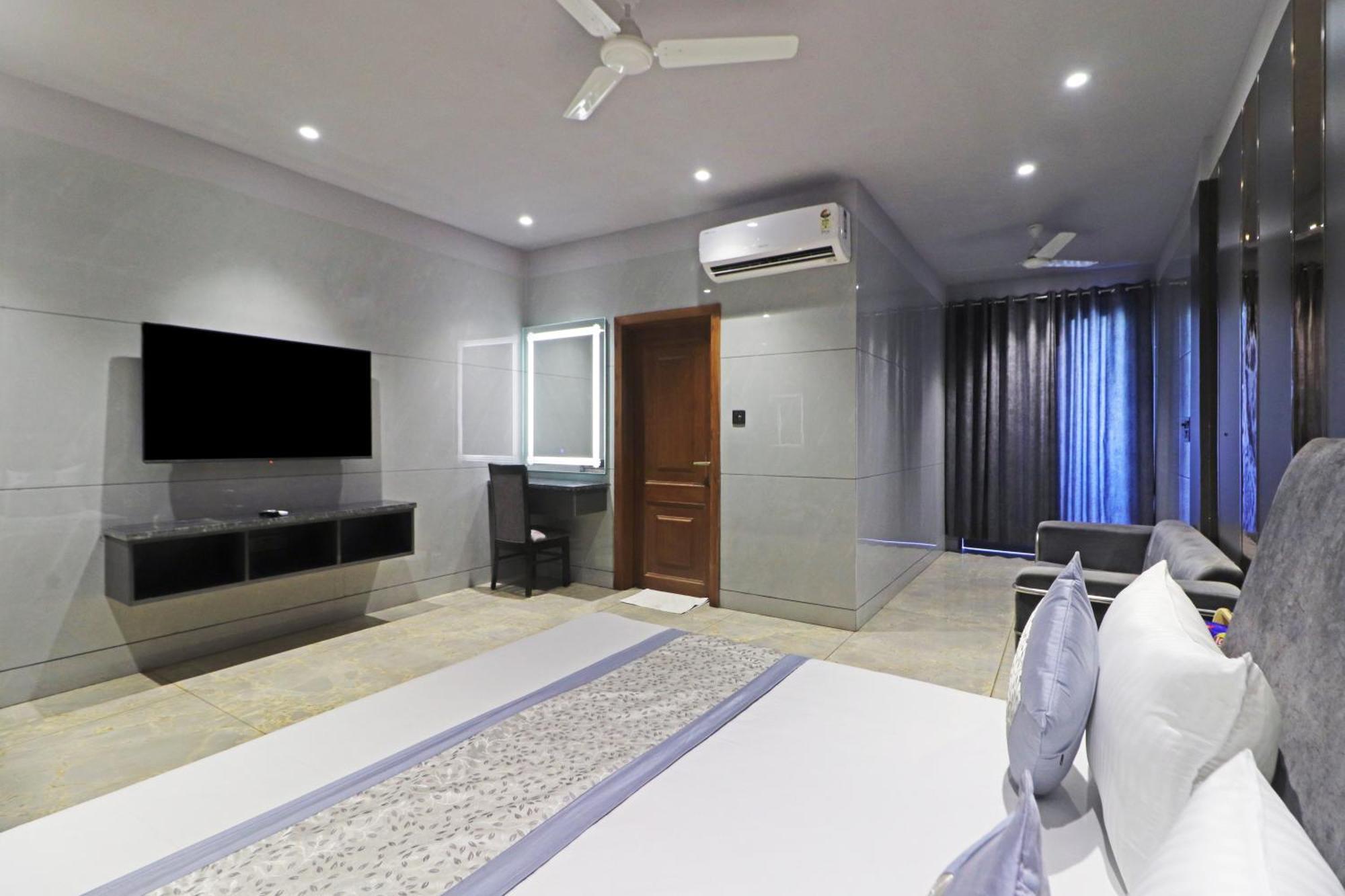 Hotel Preet Inn 05 Mints Walking Distance Nizamuddin Railway Station New Delhi Exterior foto