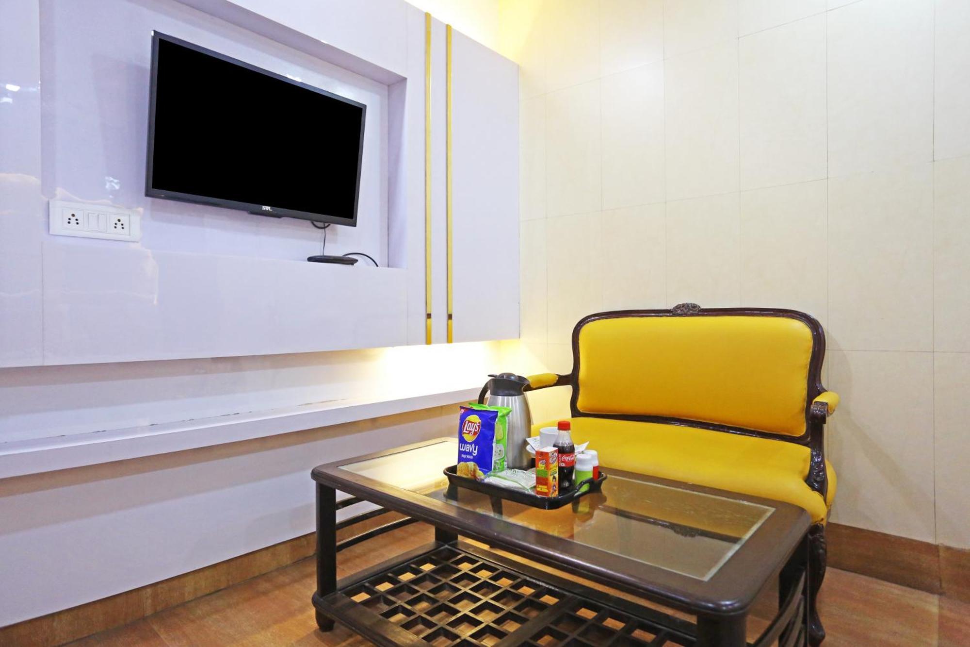 Hotel Preet Inn 05 Mints Walking Distance Nizamuddin Railway Station New Delhi Exterior foto